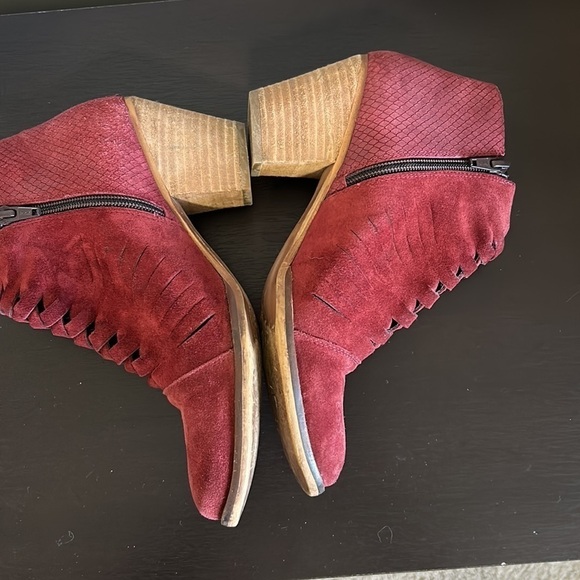 Free People Loveland Red Suede Booties Boots Size 38 - Picture 12 of 14